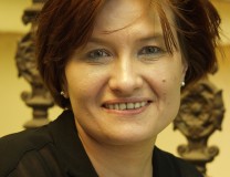 BÁNKI ÉVA