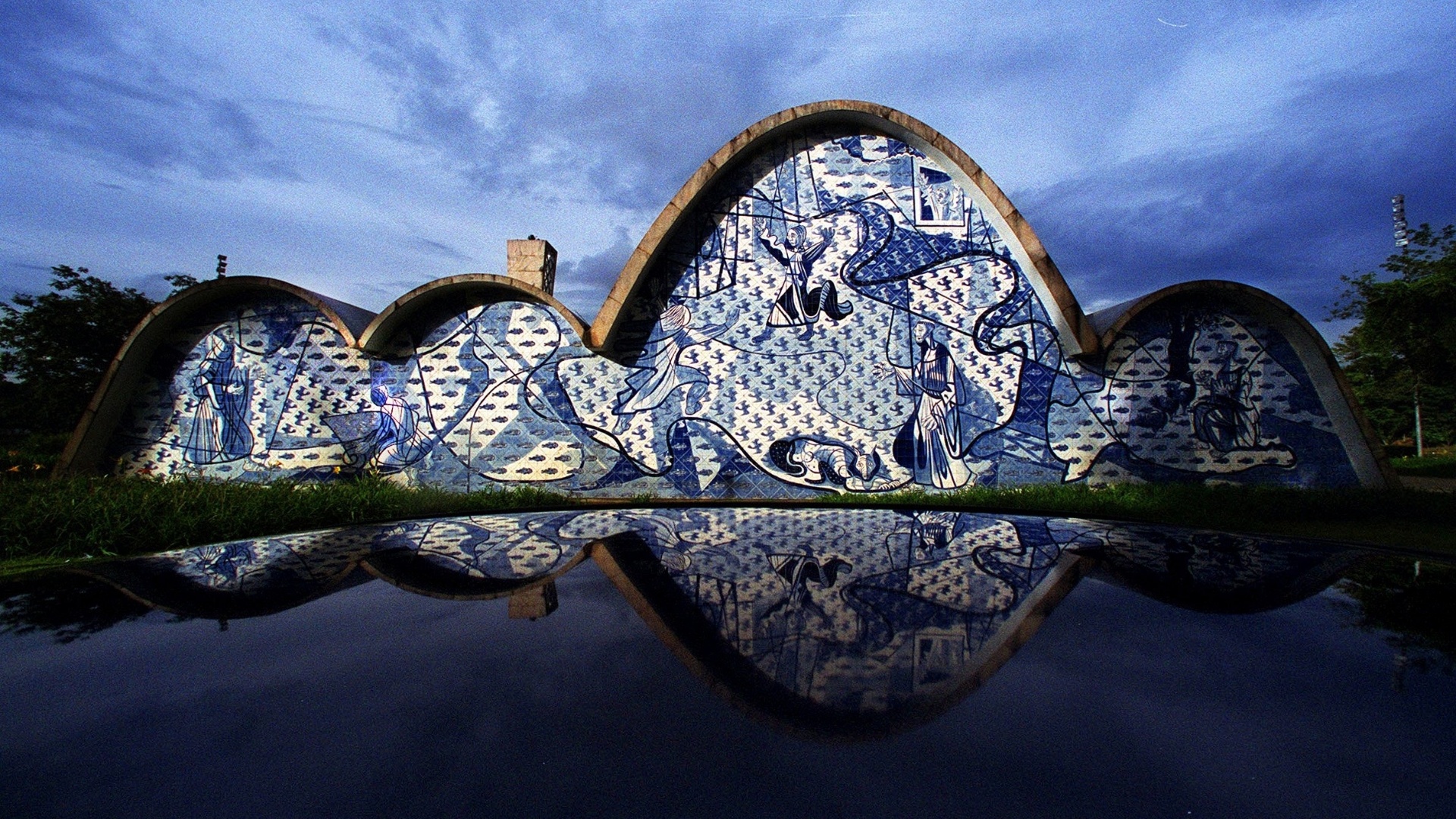 4mai2012-igreja-de-sao-francisco-de-assis-projetada-por-oscar-niemeyer-e-com-paineis-de-candido-portinari-na-pampulha-em-belo-horizonte-o-conjunto-foi-idealizado-em-1940-1336164594945